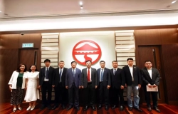 随访香港—见证青大、岭南大学两校合作备忘录签署