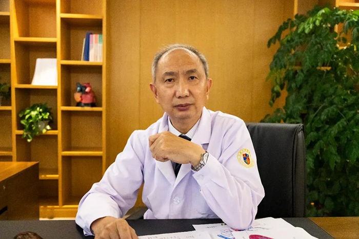 穆总直播图.jpg